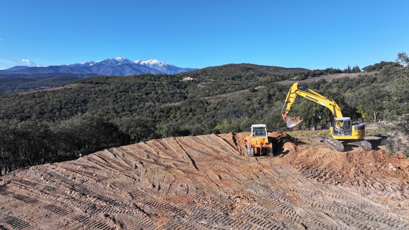 Adrien Spor - Vue aérienne avec drone d'un terrassement à proximité de Perpignan dans les Pyrénées-Orientales (66)