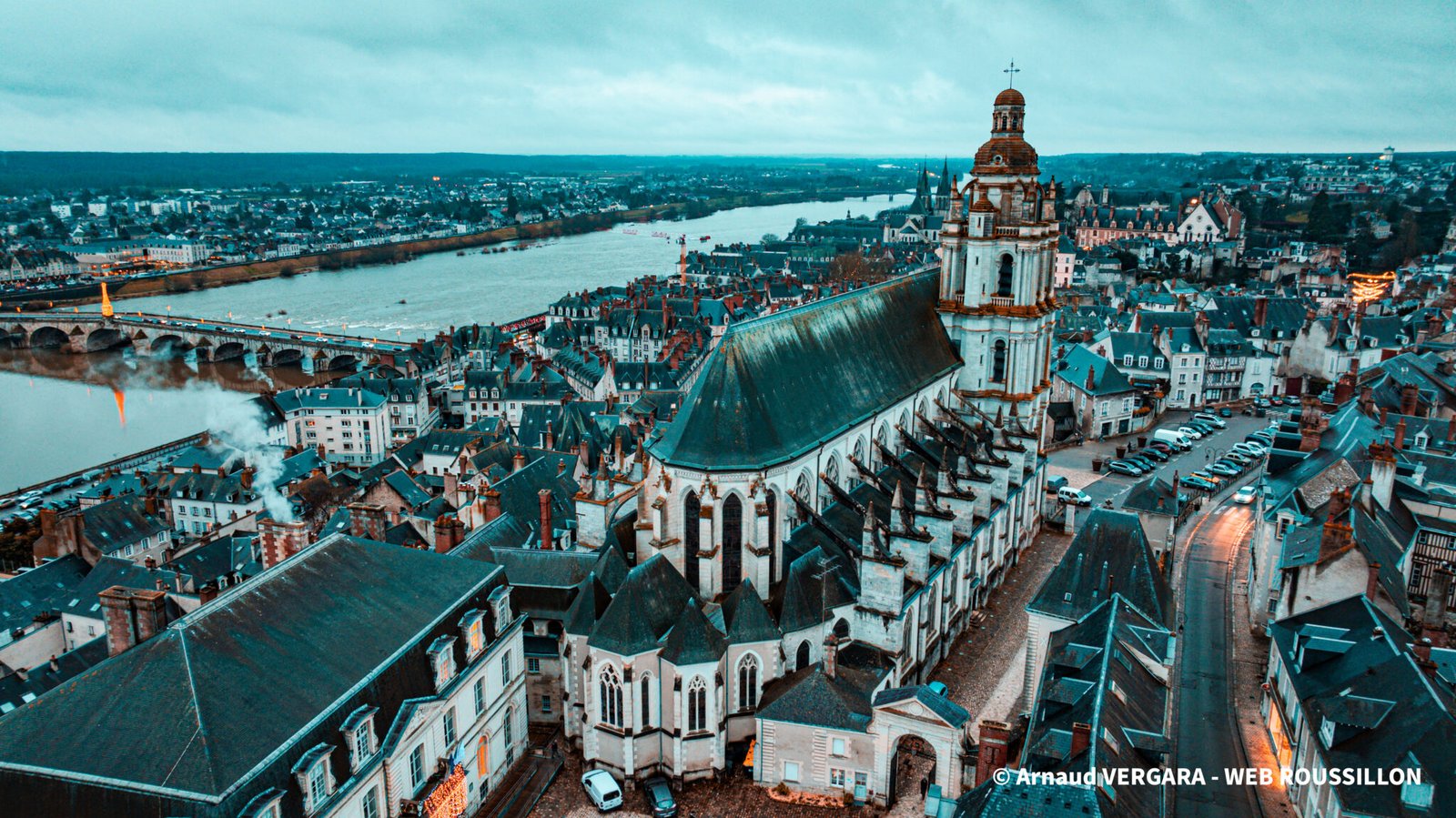 Vue aérienne avec drone de Blois en France